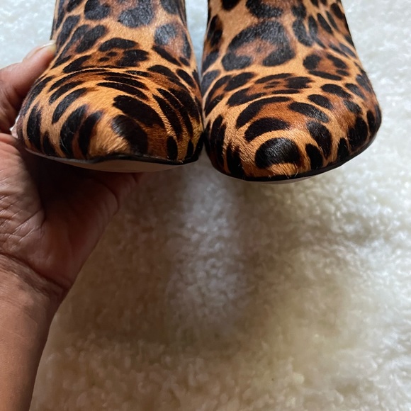 Vince Camuto Nandi 2 Cow Hair Leopard Booties Size 9.5 - Picture 2 of 9